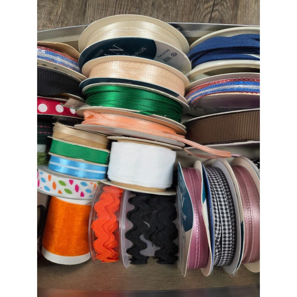 Scrapbook Crafting Border Embellishments Ribbon Ric Rac Mixed Trim Huge Lot - Picture 3 of 4